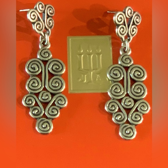 James Avery Jewelry - 🎉HOSTPICK🎉James Avery ULTRA RARE Retired Mycenaean Scroll Dangle Earrings
